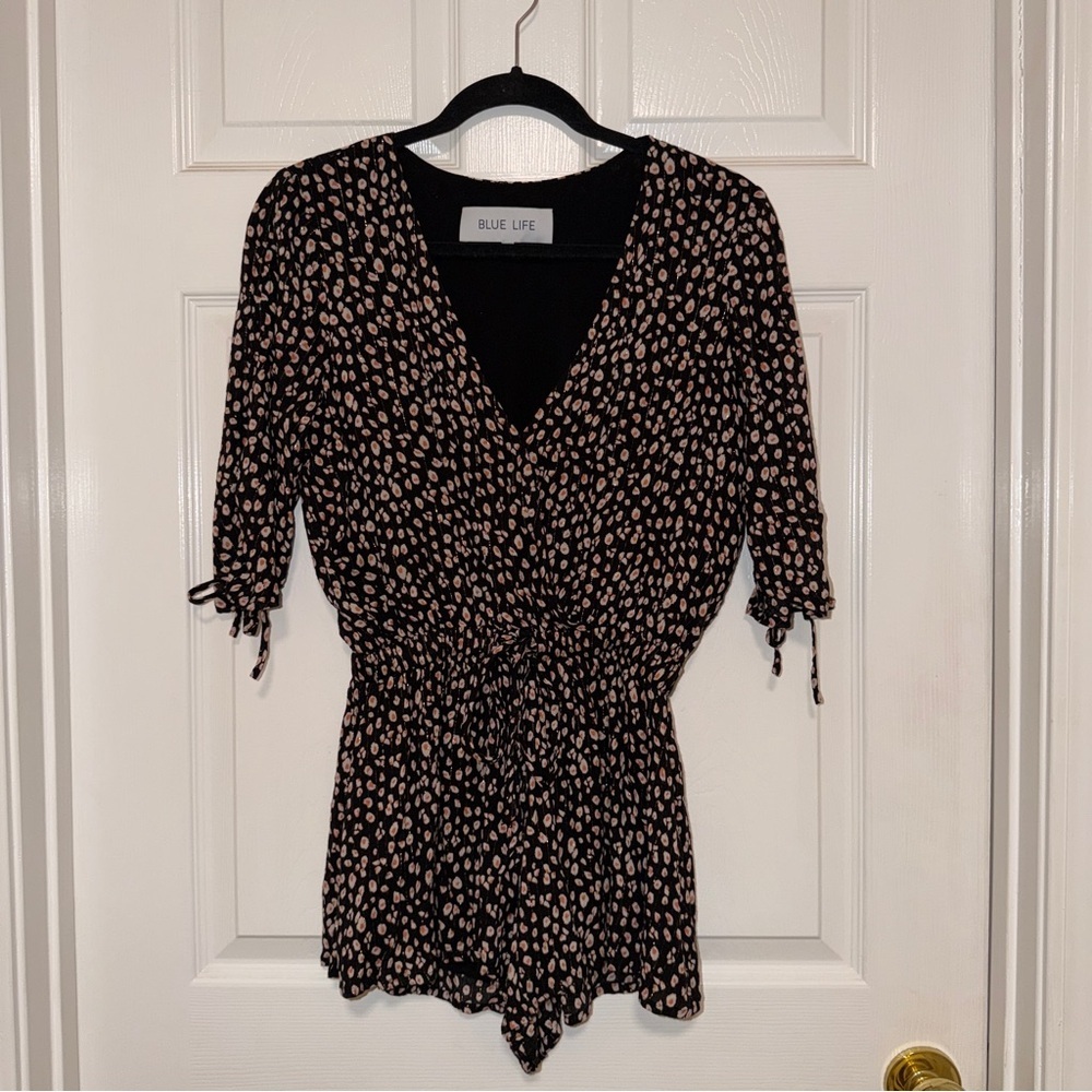 Blue Life Black & Blush Printed V-Neck Short Romper Size XS